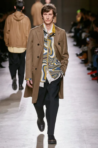 Look 3